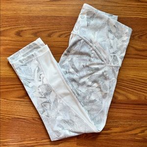 lululemon Women's Speed Up Tight Capri Length White Size 6